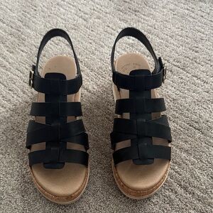 Dr. Scholl's Black and Tan Strappy Sandals